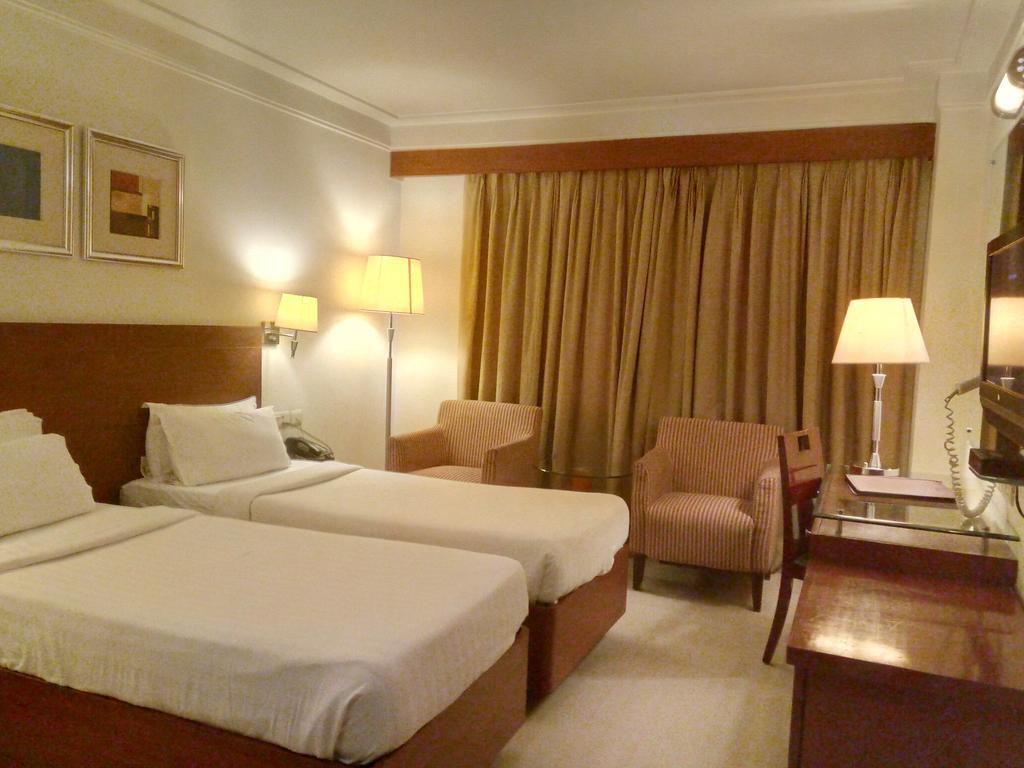 Hampshire Plaza Hotel Hyderabad Ngoại thất bức ảnh