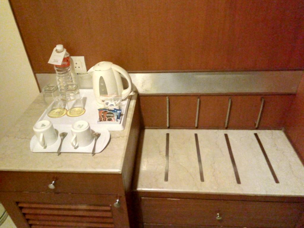 Hampshire Plaza Hotel Hyderabad Ngoại thất bức ảnh