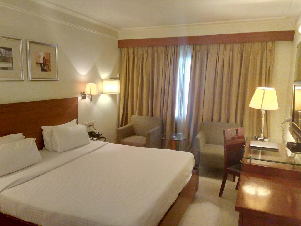 Hampshire Plaza Hotel Hyderabad Ngoại thất bức ảnh