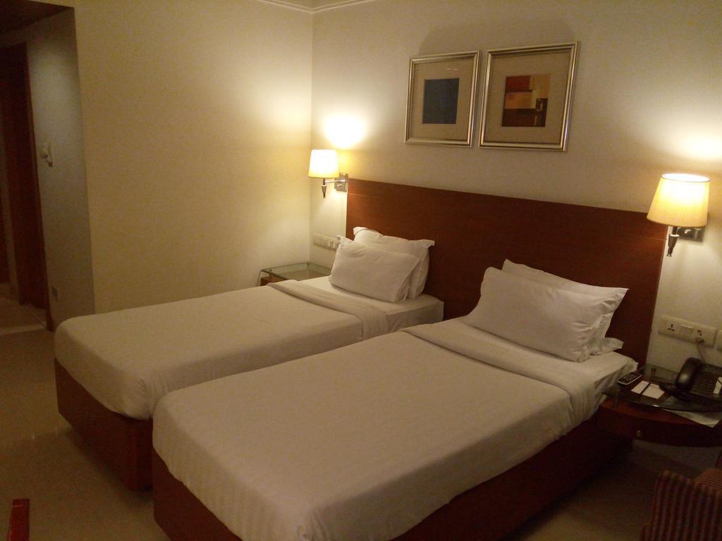 Hampshire Plaza Hotel Hyderabad Ngoại thất bức ảnh