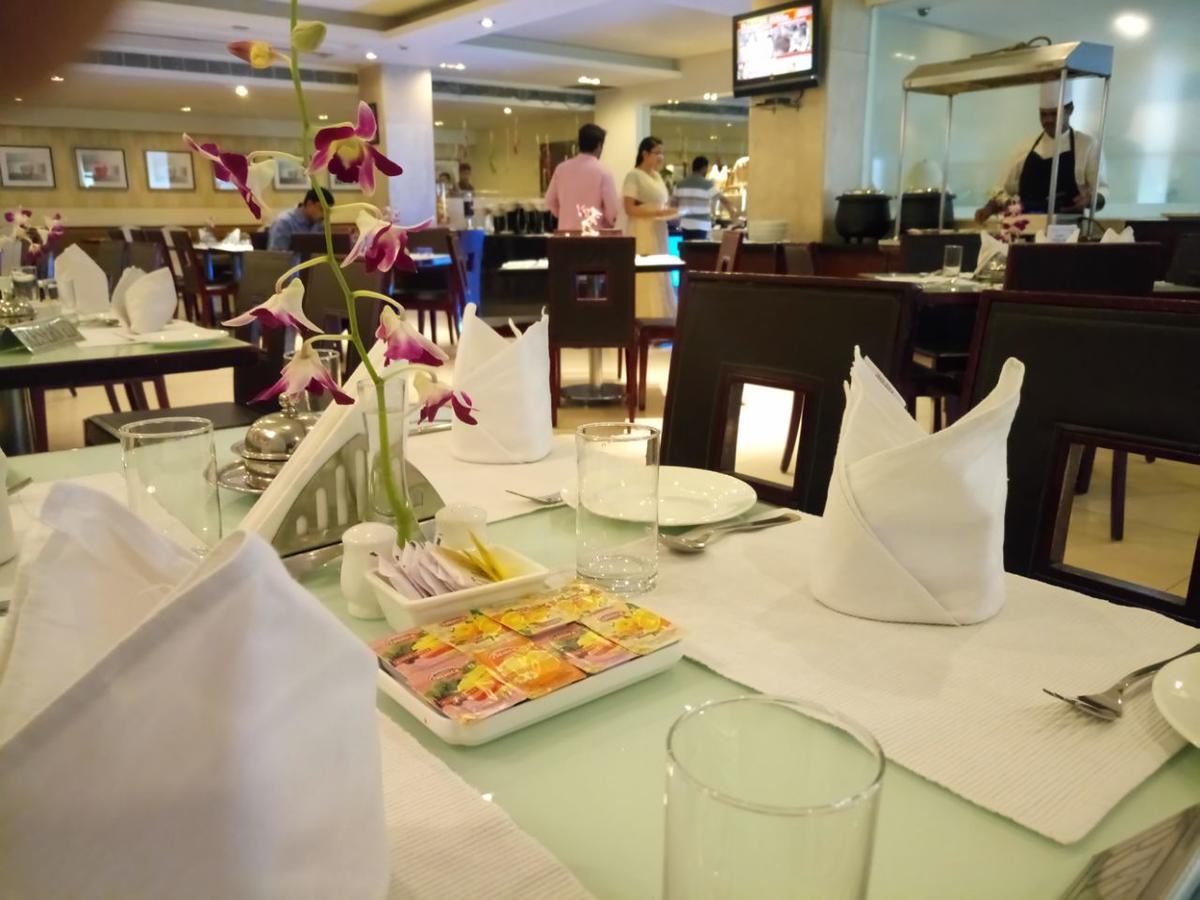 Hampshire Plaza Hotel Hyderabad Ngoại thất bức ảnh