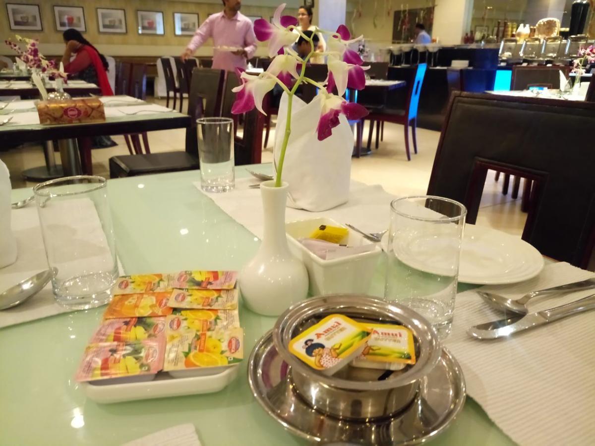 Hampshire Plaza Hotel Hyderabad Ngoại thất bức ảnh