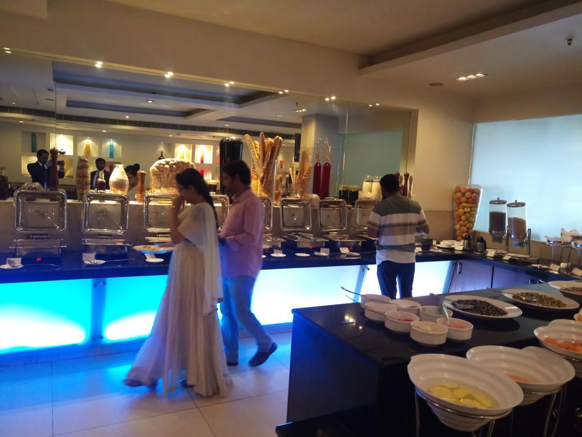 Hampshire Plaza Hotel Hyderabad Ngoại thất bức ảnh