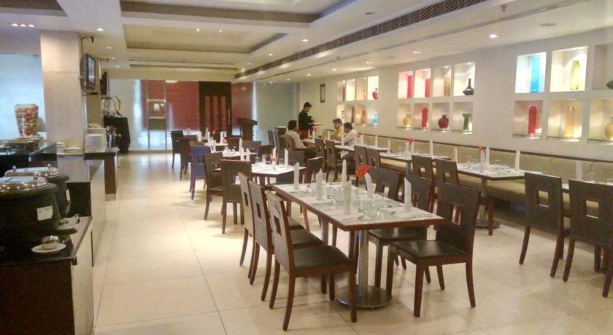 Hampshire Plaza Hotel Hyderabad Ngoại thất bức ảnh